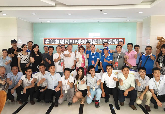 聯(lián)誠發(fā)人和買家團(tuán)合影